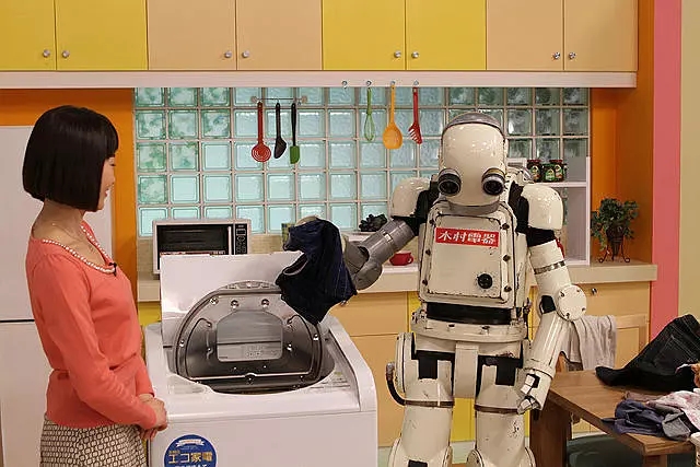 《机器人大爷》假扮机器人