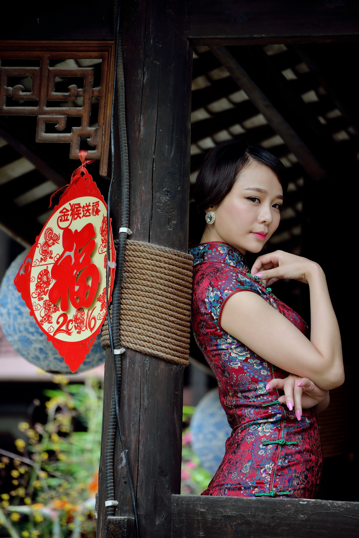 人像外景摄影:旗袍淑女,云想衣裳花想容,春风拂槛露华浓