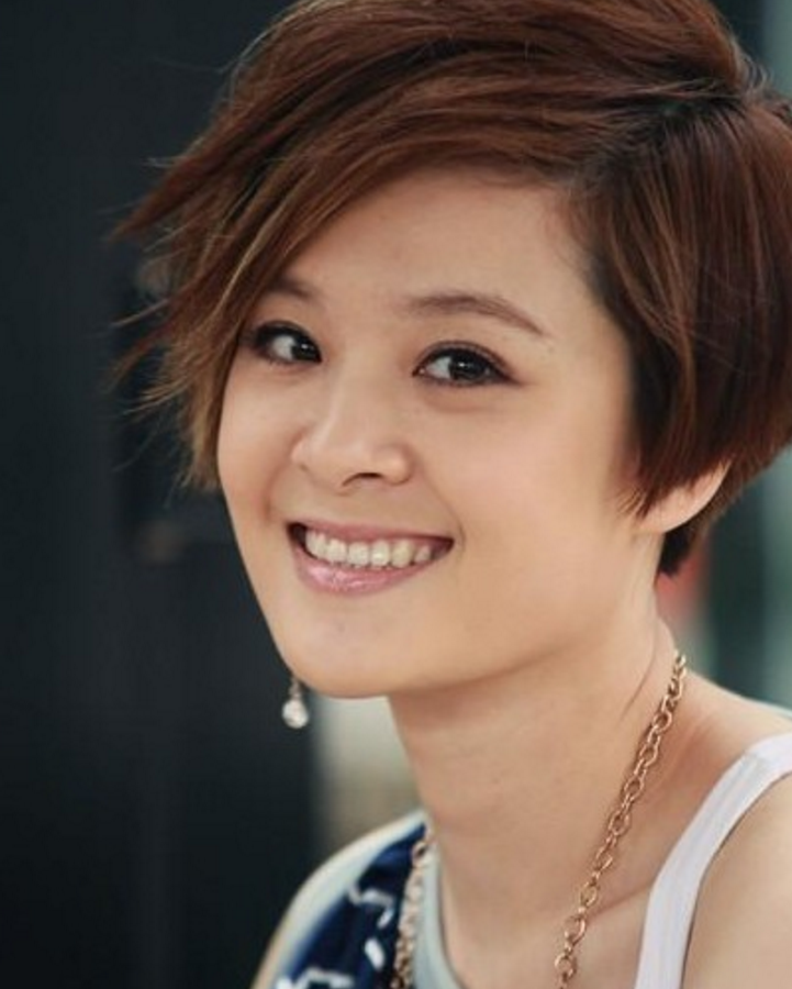 同样83年出生,陈洁丽老了,陈思斯老了,而她却是21岁容颜