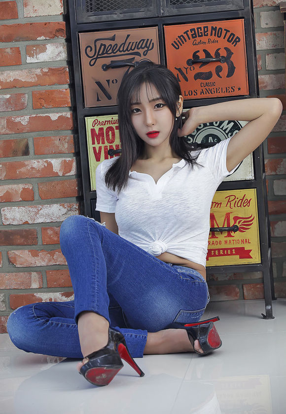 金美娜牛仔裤好身材