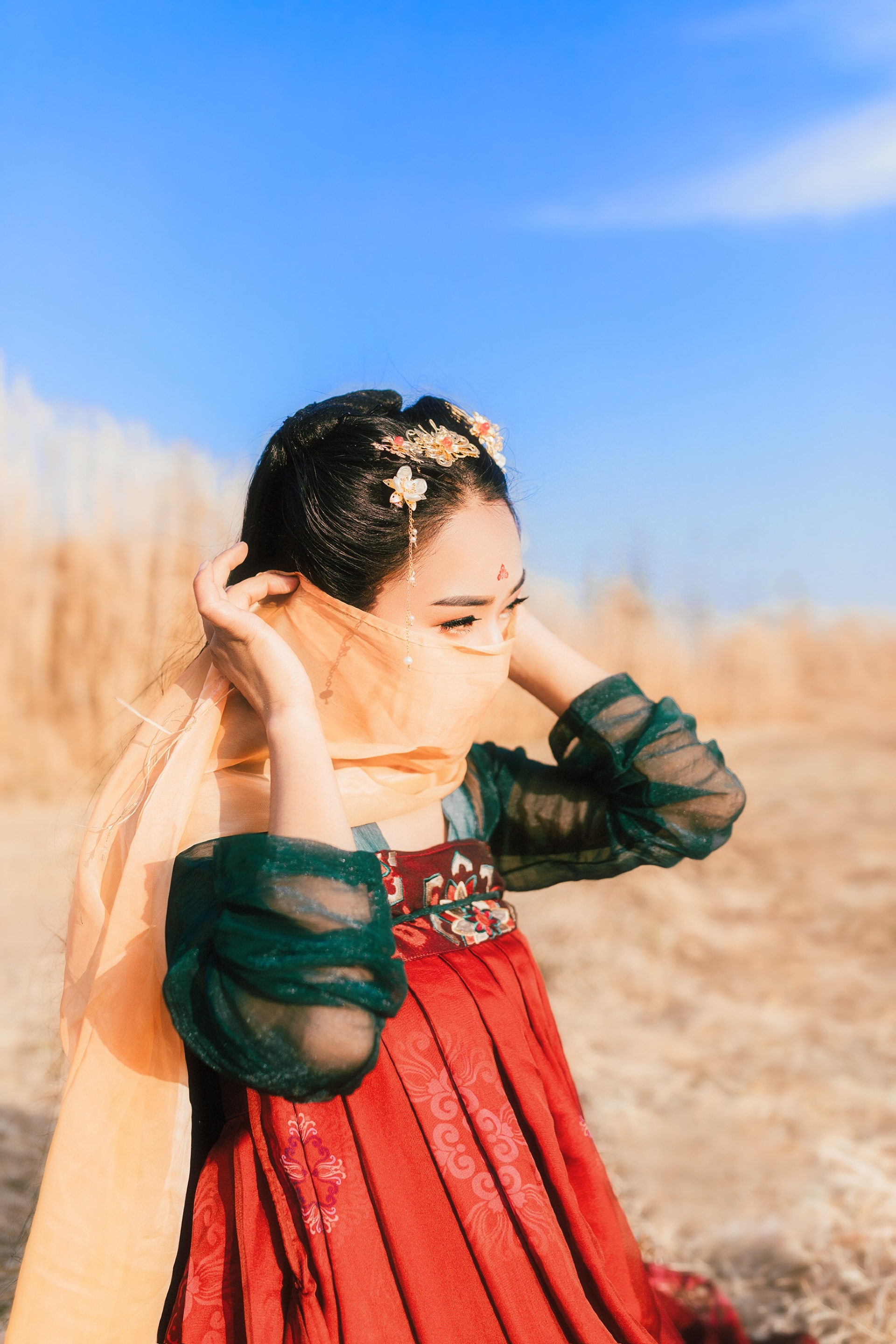 蒙面美女出现 是惊艳型还是耐看