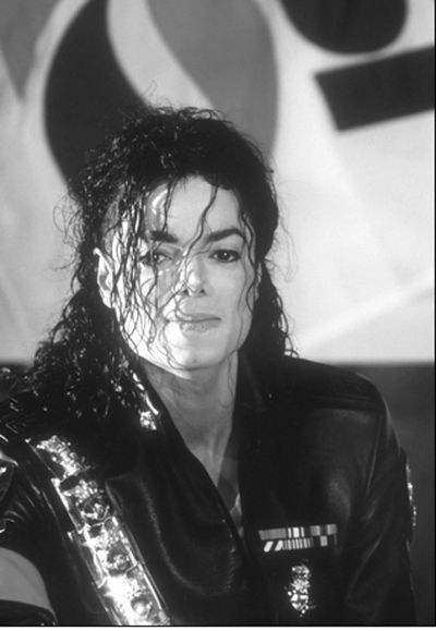 黑与白,黑白颠倒(歌曲) 《black or white》是美国流行歌手迈克尔