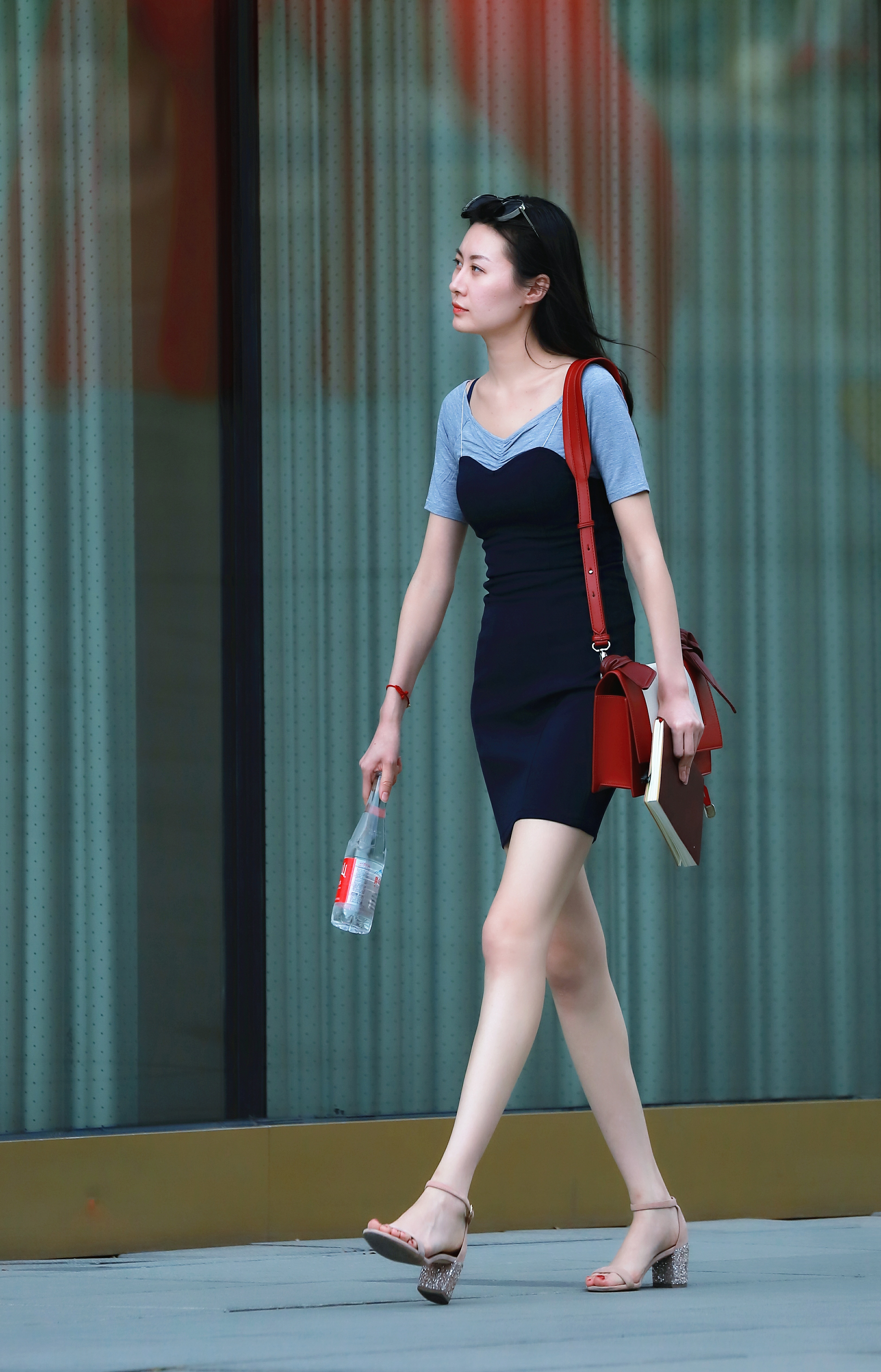 夏季街拍:女孩穿什么逛街既美丽又时尚?看看这组街拍你就知道了