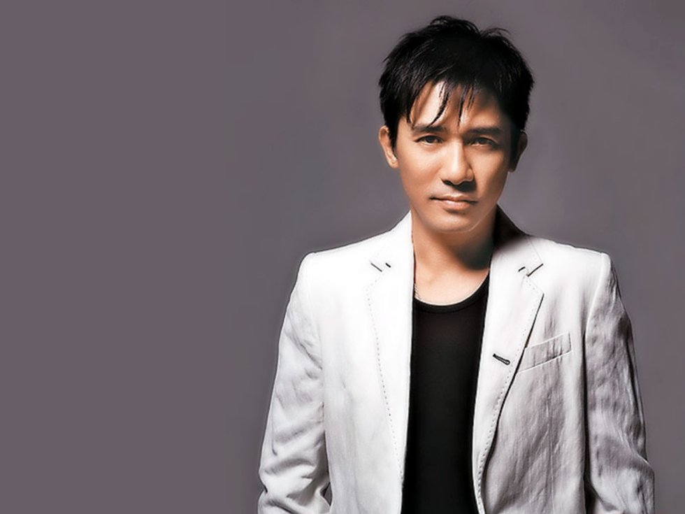 第三部《重庆森林》是泽东电影公司出品的一部都市时装片,由王家卫