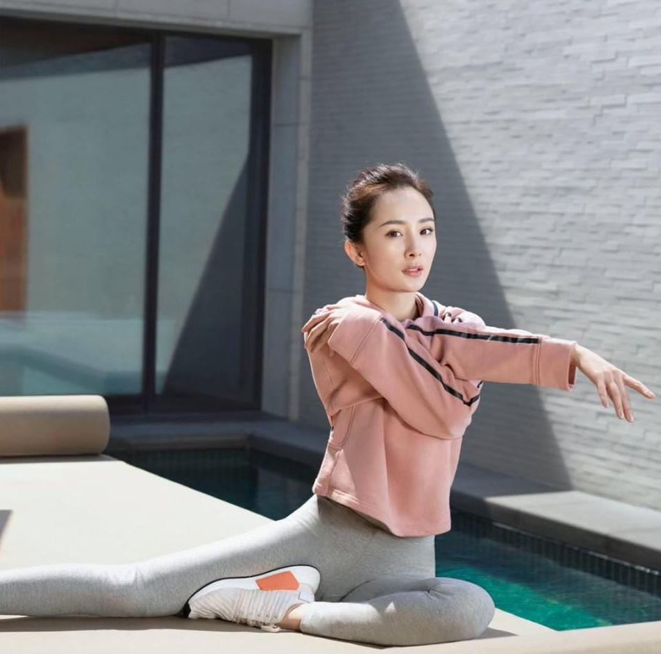 明星瑜伽照:江疏影57分,杨幂83分,唯独她的动作200分都不止!