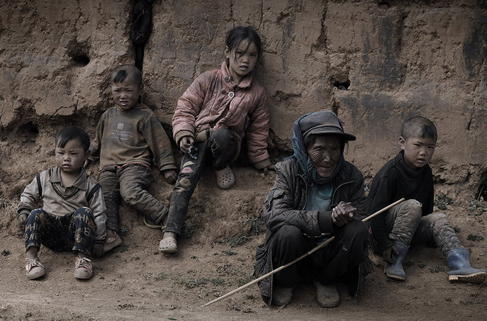山区贫困儿童真实生活图片