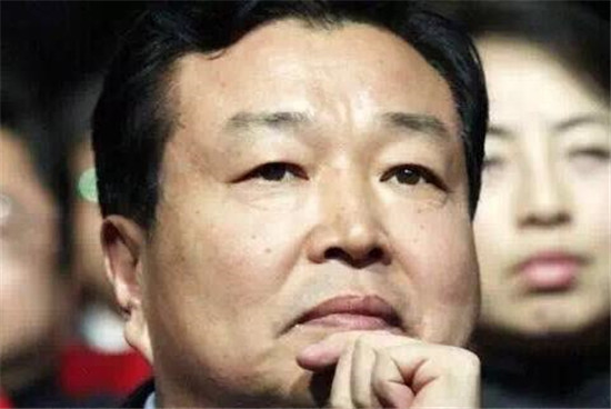 他是红牛的老板,祖籍山东却成泰国首富,如今年过六十还单身不娶