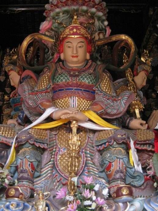 韦驮菩萨显灵砸毁庙门,主持方丈:砸得好