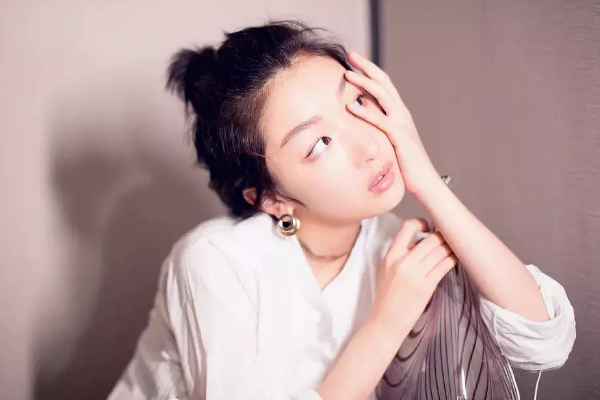 92年属猴的8位女星,吴莫愁个性张扬,周冬雨清新,热巴让人惊艳