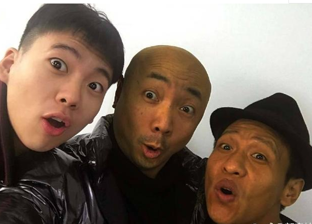 赵丽颖与宋小宝的合照让人一眼就注意到她,才发现两人的身高竟然是一