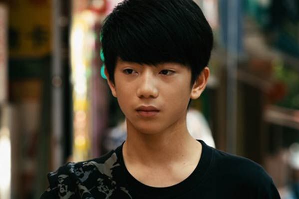 陈赋00年的易烊千玺,00年的王源,00年的陈赋,却都不如00年的他潇洒!