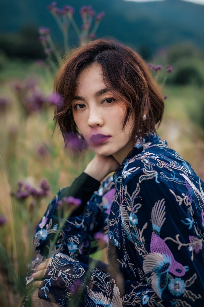 吕佳容的短发真是够俊俏,干练绝伦,气质优雅,你打多少分?