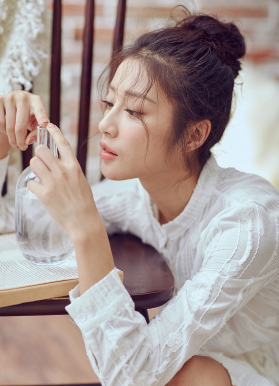 彭渤在《九州·海上牧云记》饰演甄琉珠,讲述了九州大陆正值端朝末年