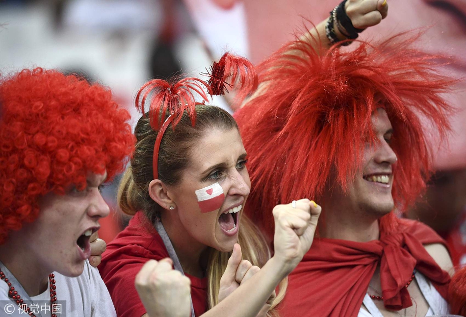 波兰女球迷惊艳亮相颜值高