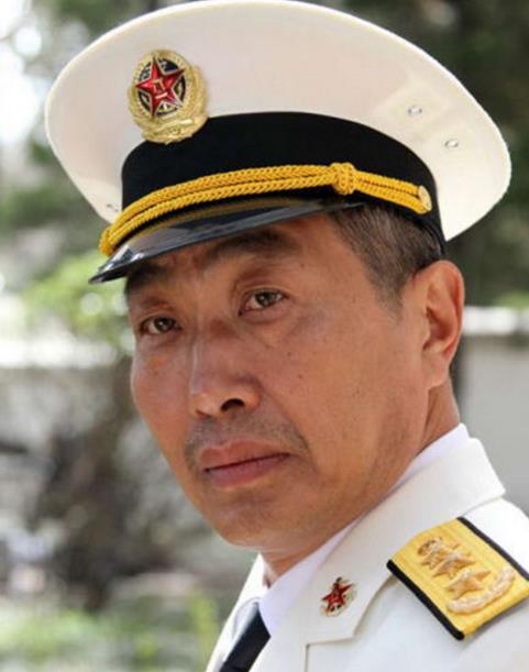 狼烟北平:孙二爷在悠闲的逗着鸟儿,外面传来声音说有人要赁车!