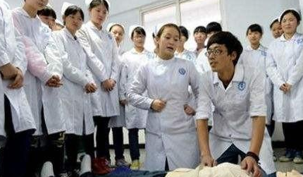 在卫校上学的男生都过得好吗?过来人讲一讲!