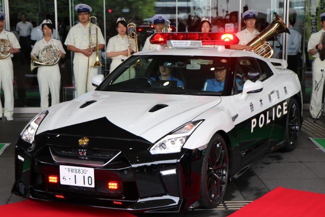 日本最强警车-尼桑gtr r35,车牌超级霸气威武!