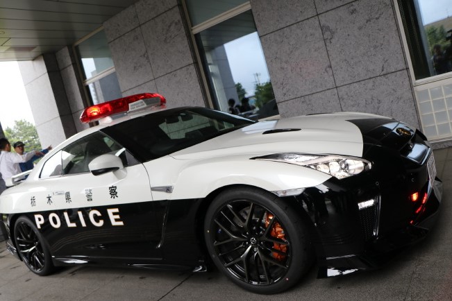 日本最强警车-尼桑gtr r35,车牌超级霸气威武!