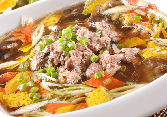 酸汤排骨煲的做法,酸爽开胃带有浓郁的清香味