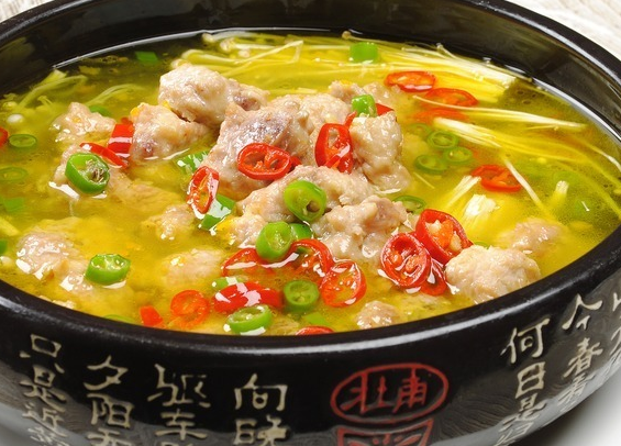 酸汤排骨煲的做法,酸爽开胃带有浓郁的清香味