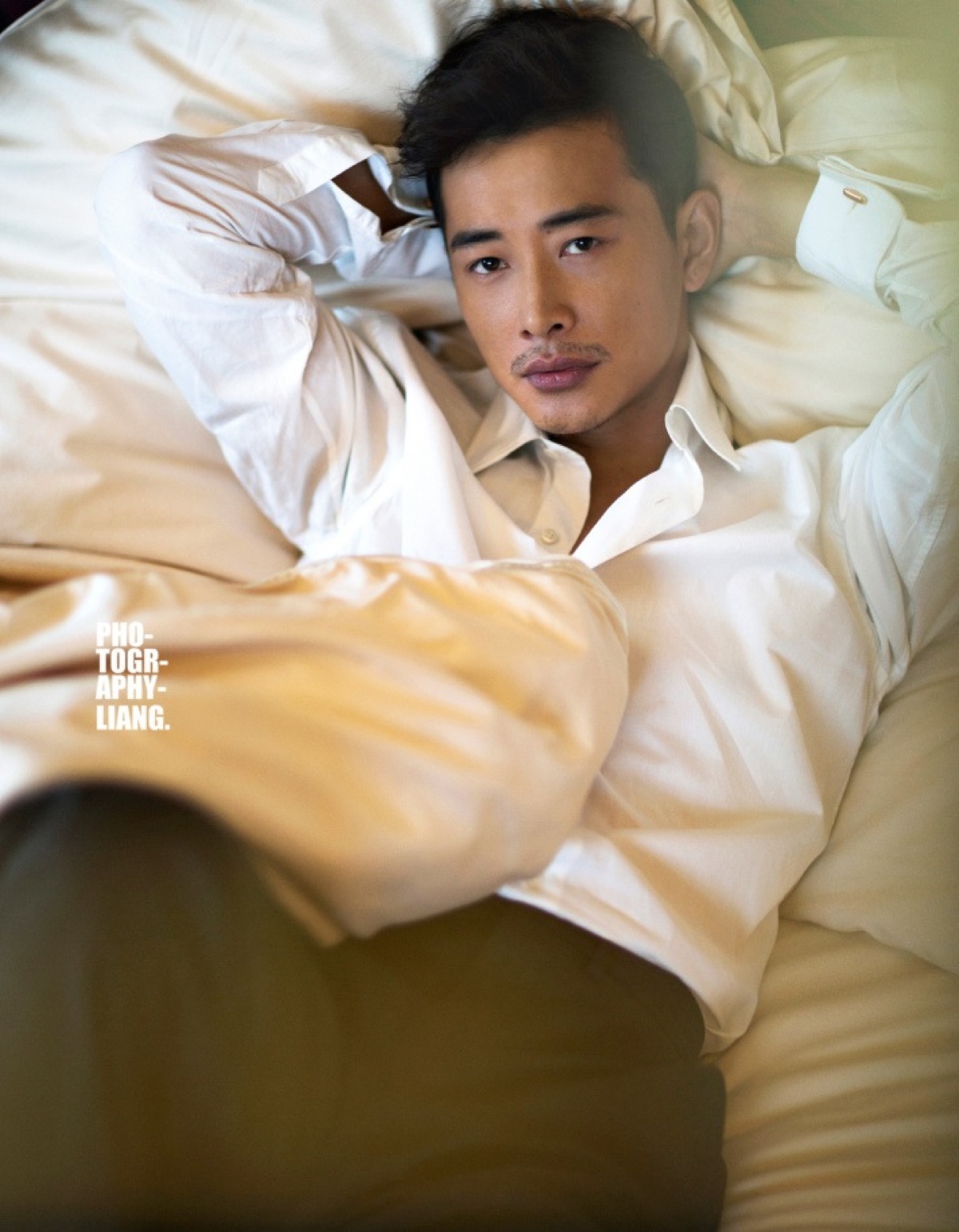 罗晋的拍照动作,前8个帅气迷人,唯独第9个变成硬汉