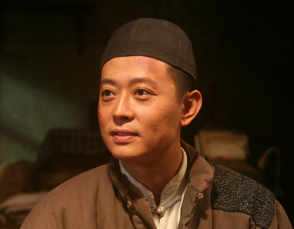 《琅琊榜》没有一句台词的聂锋,演技炸裂,本人竟如此帅气!