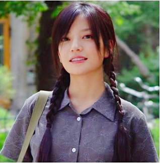 20年前出道不久的赵薇,素颜加上双马尾辫,纯天然的美,让人惊叹