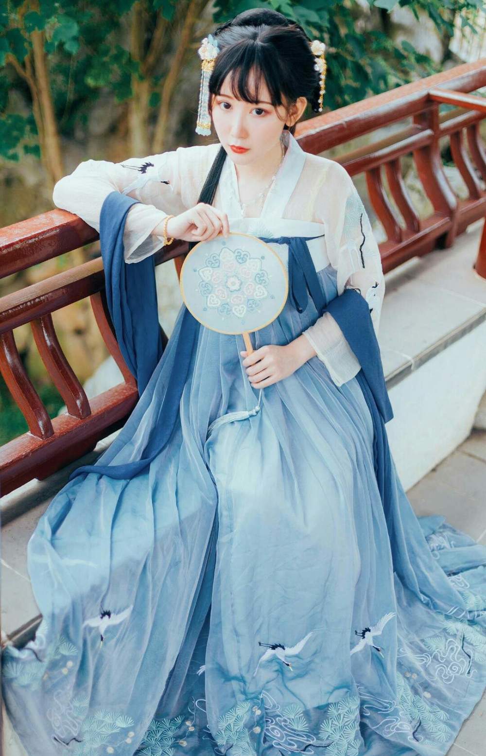 蓝衣汉服美人,温婉淑雅,美丽大方,太美了