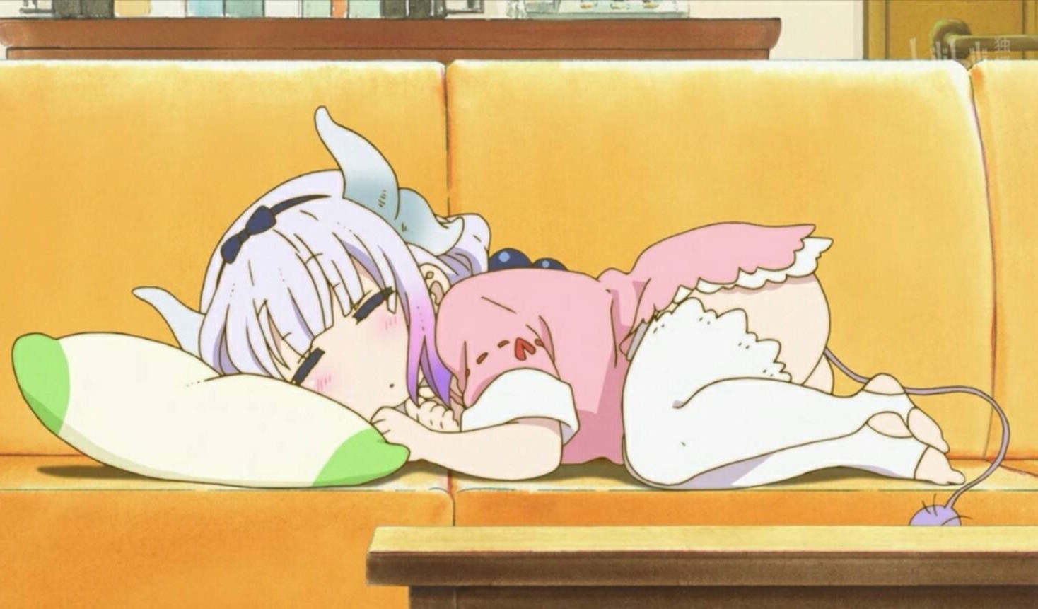 头一个用小粗腿俘获众人的合法龙萝莉——康娜!