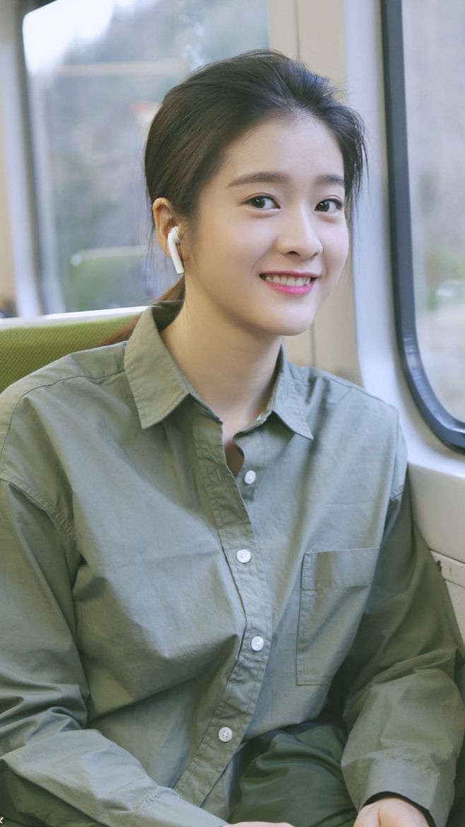 蒋依依,2001年1月1日出生于北京,中国内地女演员.