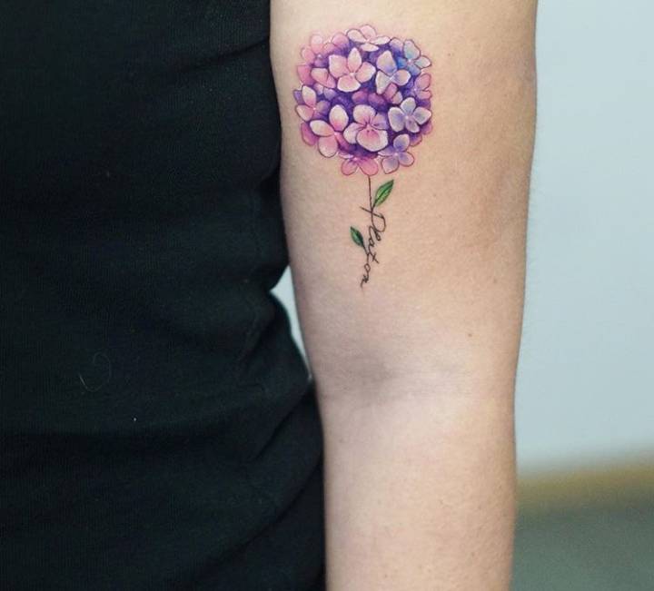 唯美清新的彩色花朵纹身图案