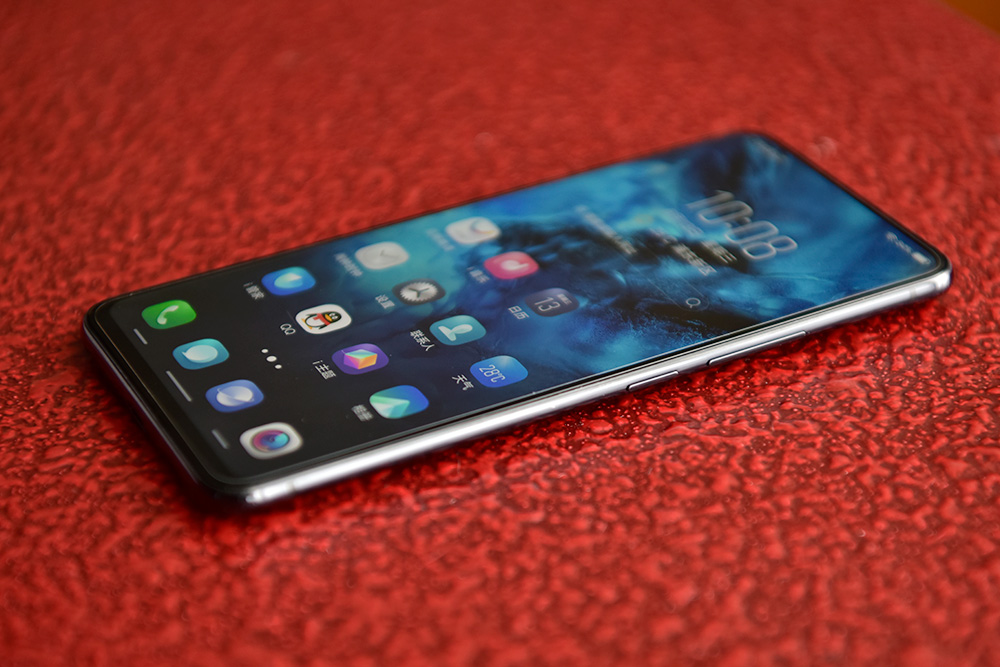 手机界的"新宠儿"6.59英寸的大屏幕 最强处理器,速度咔咔的!