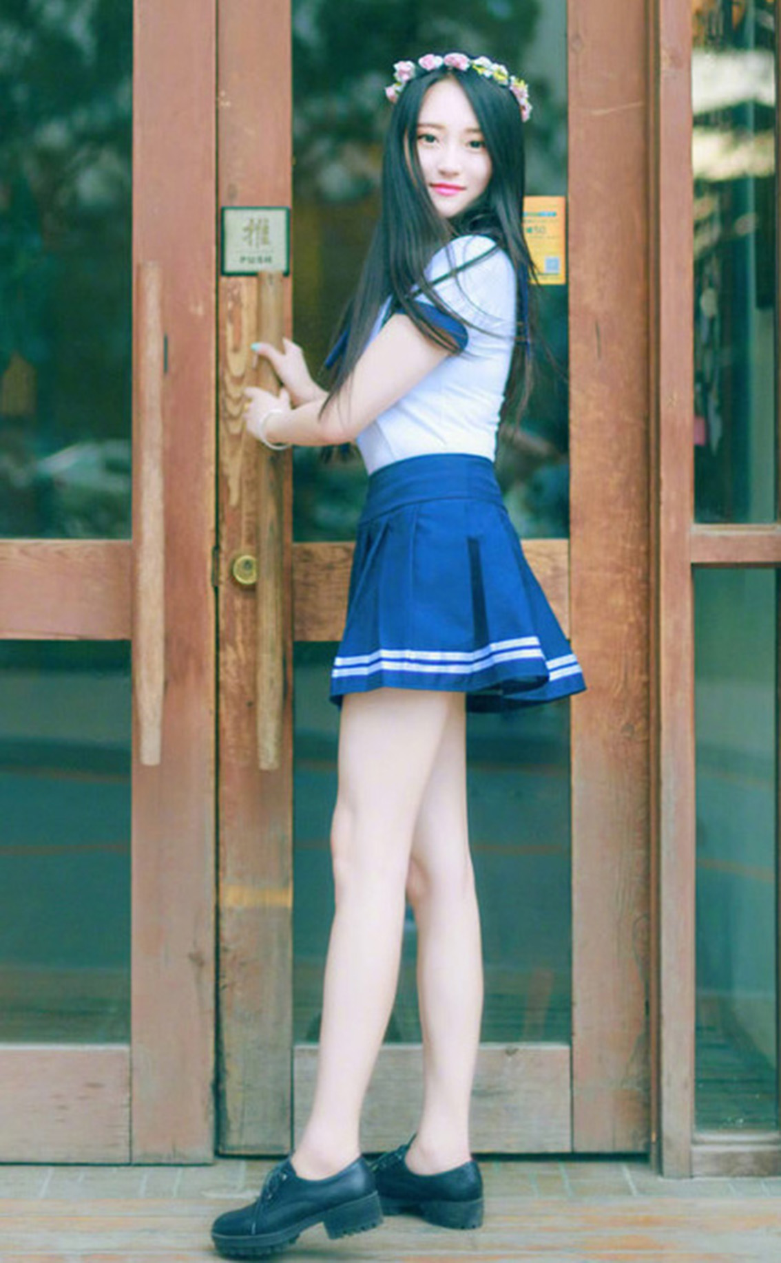 清纯校花:穿上制服的学妹真的是太美了,论身材论颜值都是一流 转载自