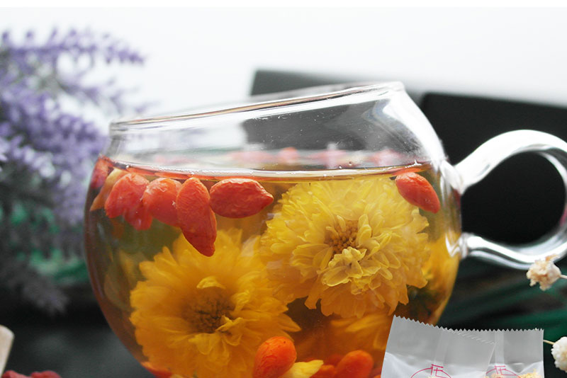 如何泡制一杯地道的黄芪枸杞菊花茶