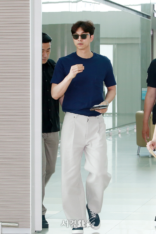 组图:韩国演员孔刘现身机场前往台湾!羡慕孔大叔的身材!