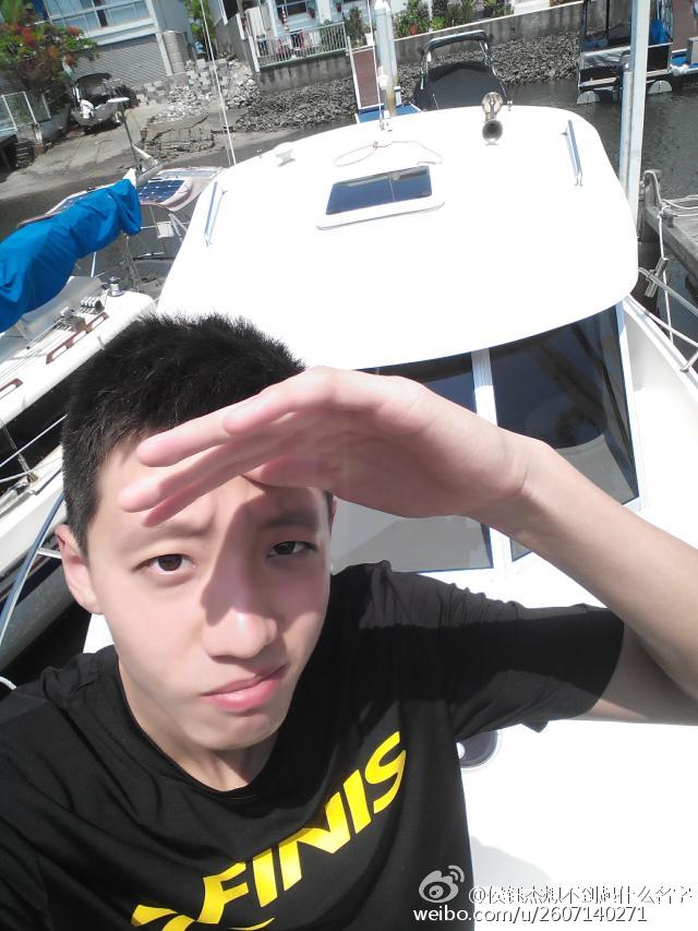 男子50米自由泳新科冠军侯钰杰自拍照大全