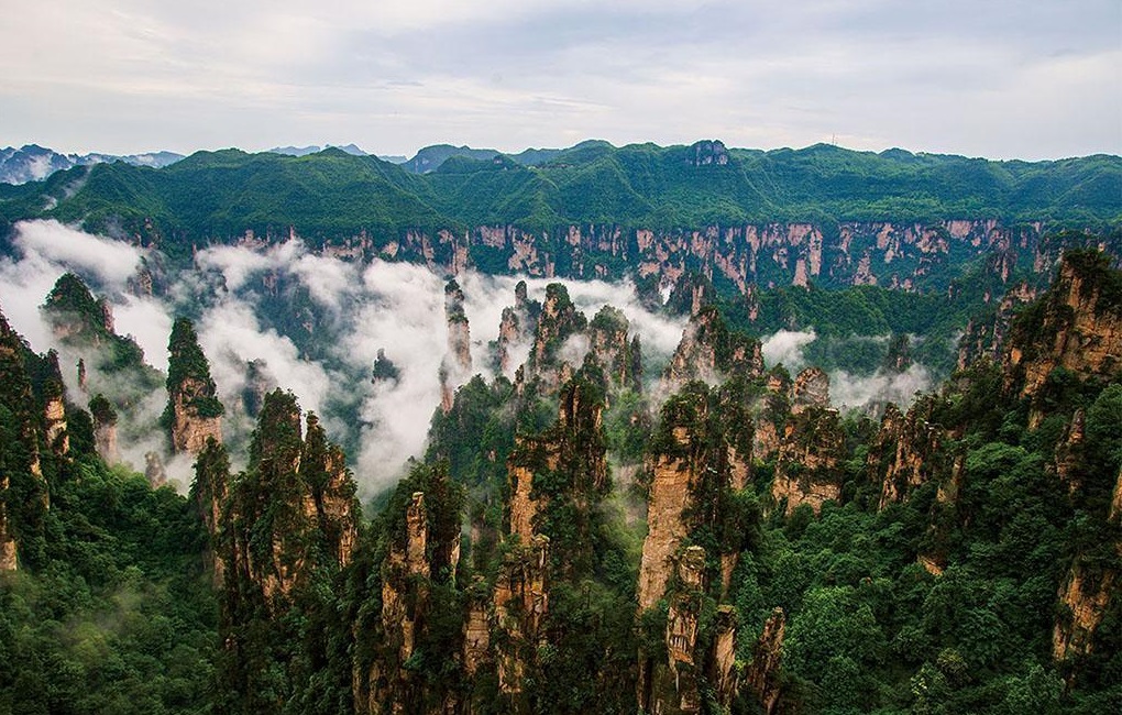 中国地大物博,什么样的美景都有,而且全国各地都有自己的旅游景点