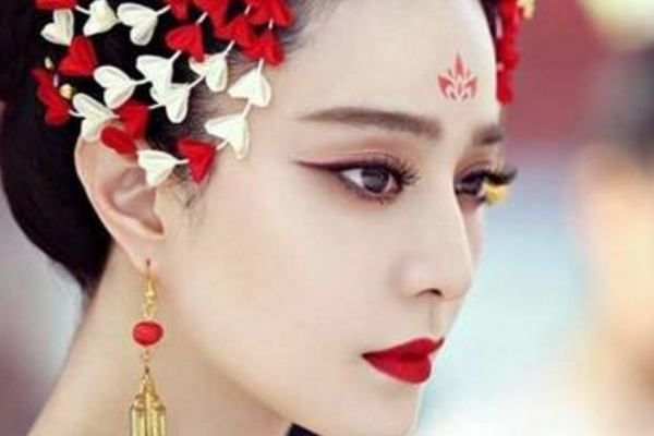 八位古装女星精美眼妆,巩俐的吓人,张馨予的妩媚!