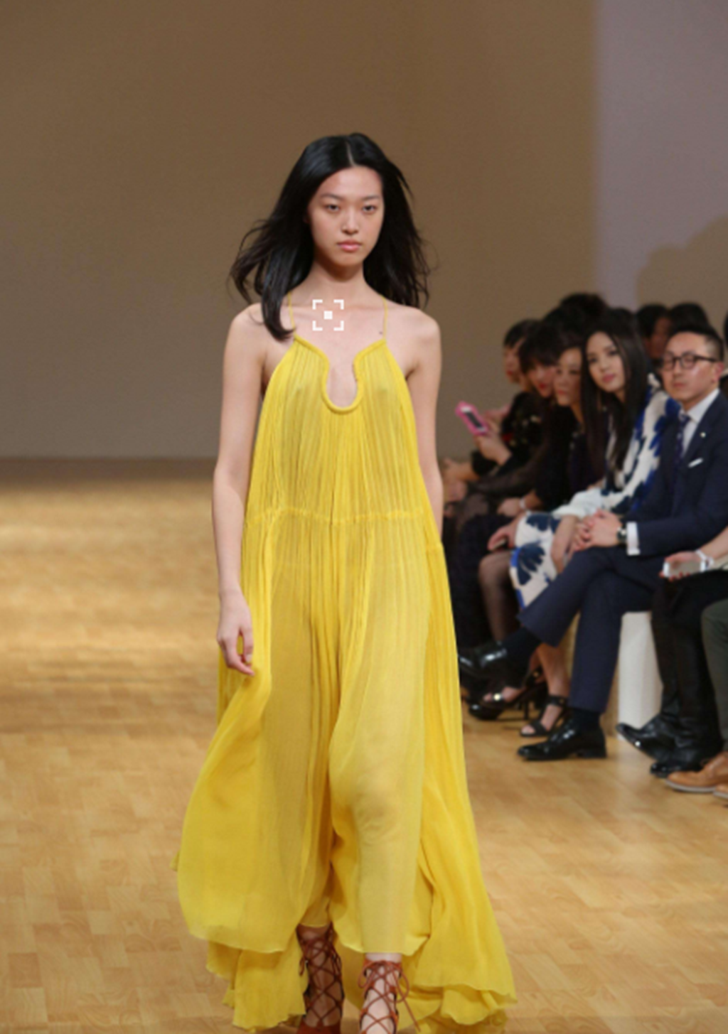 明艳动人,出尘脱俗——"超模"游天翼