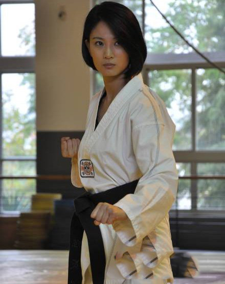 没错,这就是侯梦莎的日常形象,是不是感觉得了视觉上的冲击感呢?