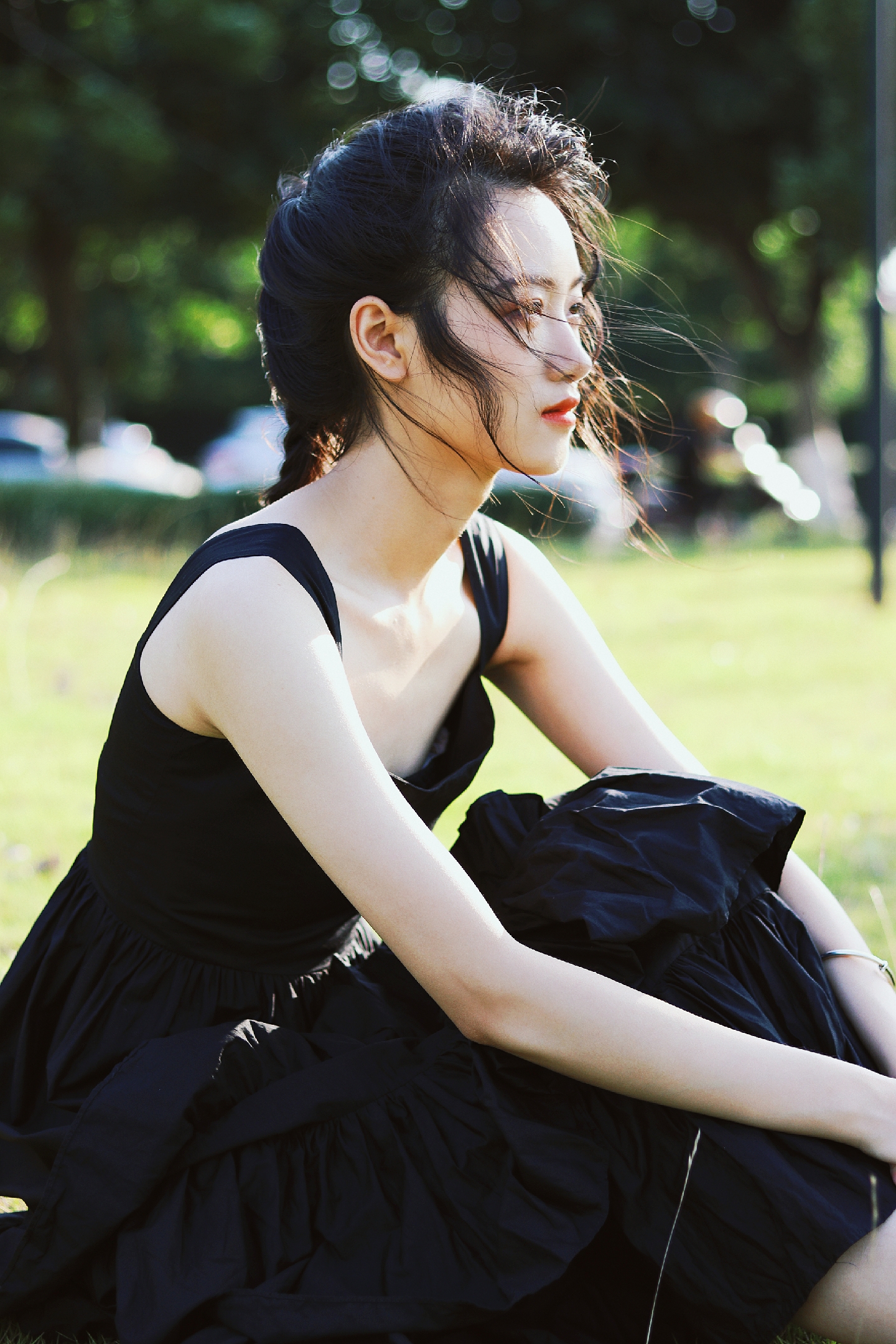 近日,一位女学生的写真照在网间走红,引发了网友关注.