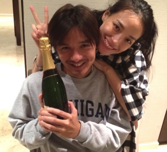一组舒淇冯德伦的恩爱照,妻子舒淇笑起来太美太温柔了