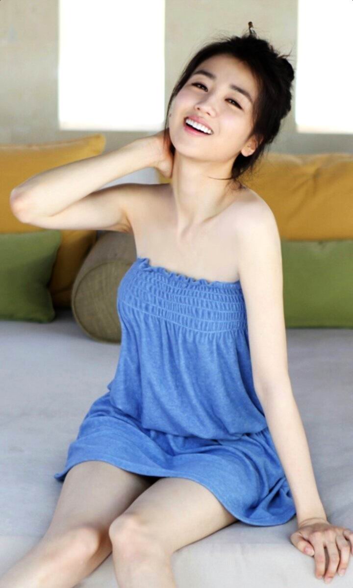 裤子这么细,人长得又漂亮,身材也很棒,这就是你,朴河宣