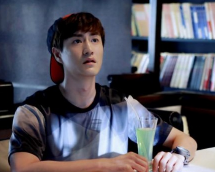 《小丈夫》讲述了"魔王少年"陆小贝与"女神姐姐"姚澜大谈姐弟恋的同时