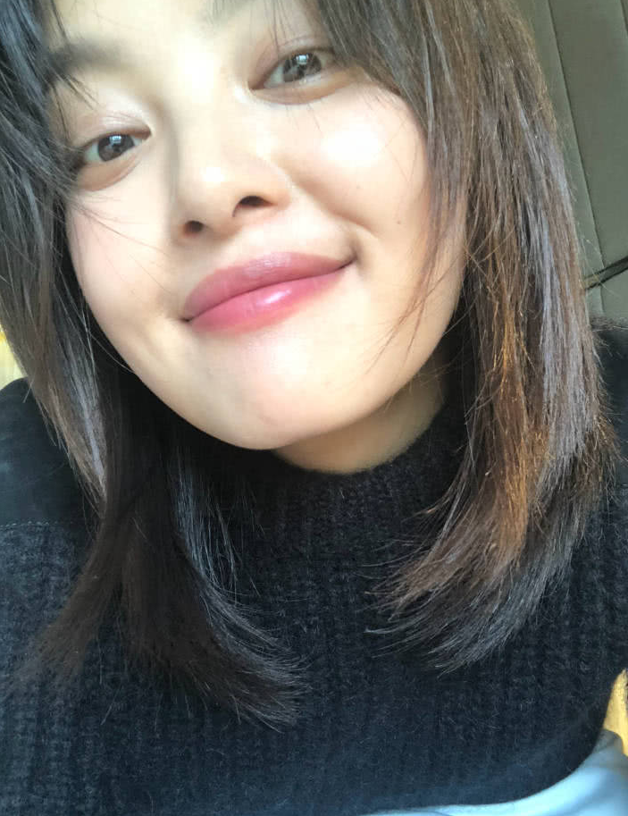 辛芷蕾晒自拍自黑,性感嘴唇吸引无数人