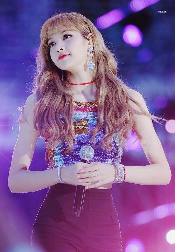 blackpink忙内lisa最新活动组图公开,真人芭比娃娃,该换壁纸了