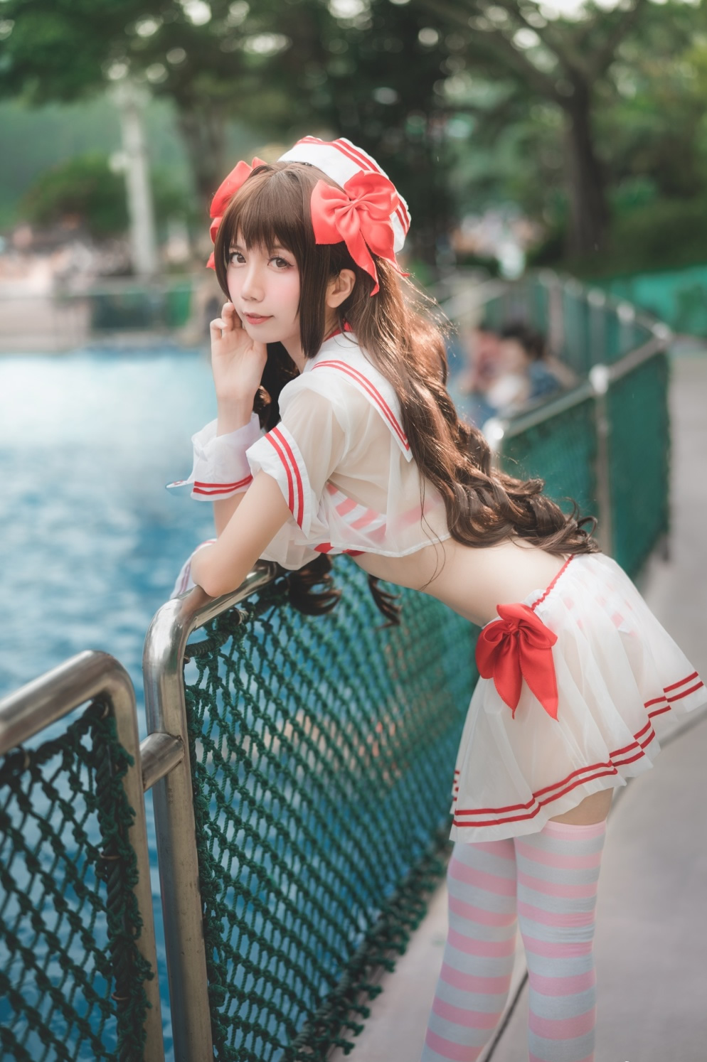 岛村卯月cos:来啊,元气少女在水上乐园等你