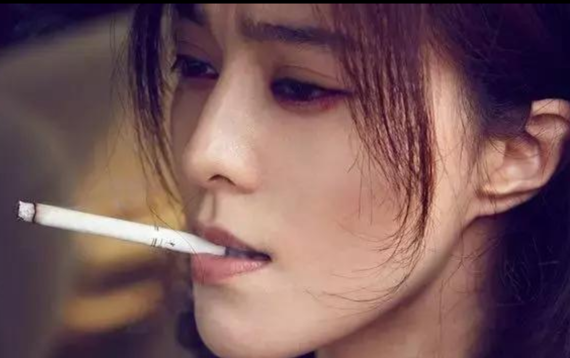 女星的抽烟瞬间,范冰冰霸气侧漏,舒淇性感,赵丽颖最搞笑!