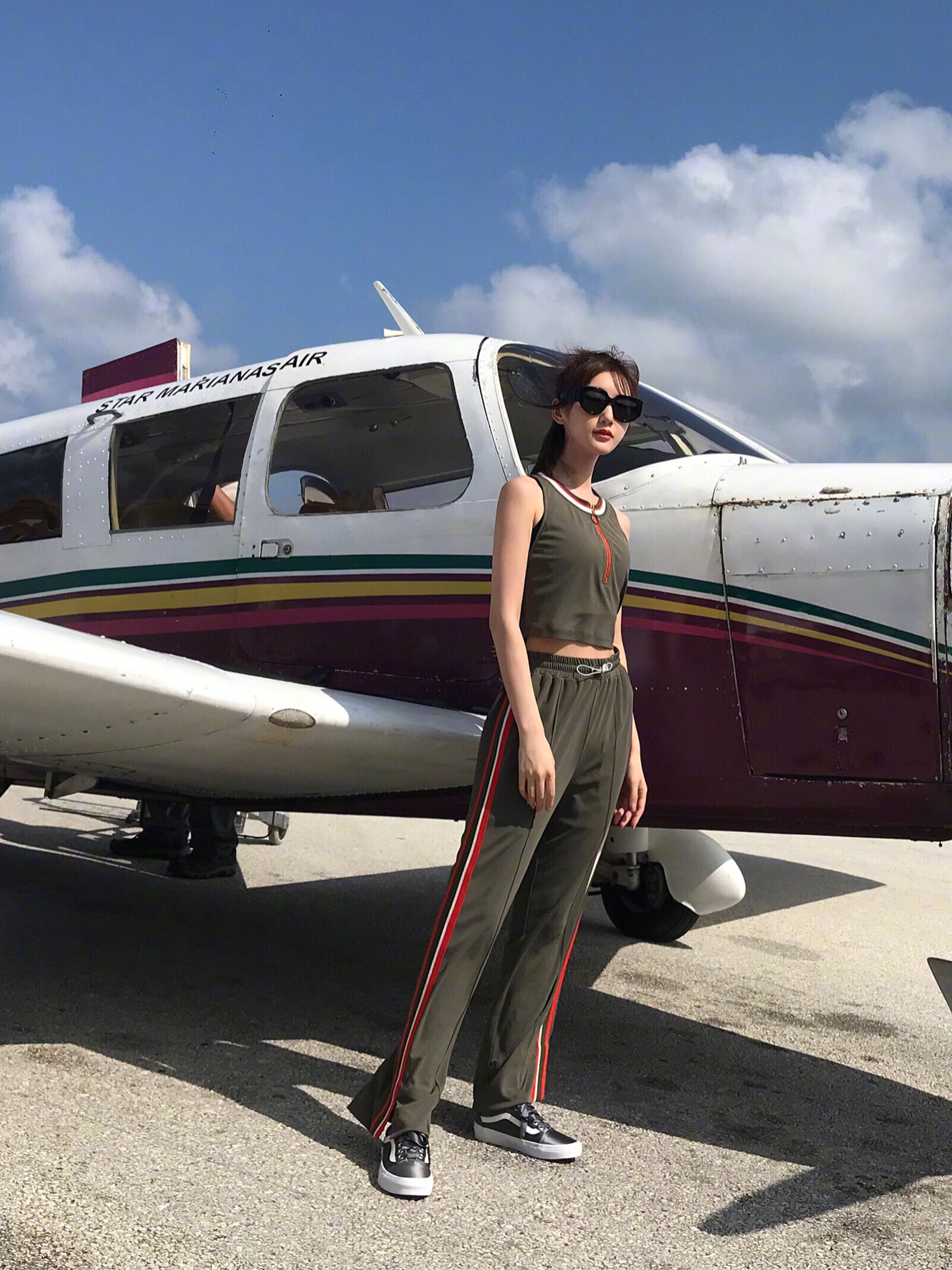 30岁毛晓彤换个发型似少女,穿运动装开飞机?网友:跳p城!