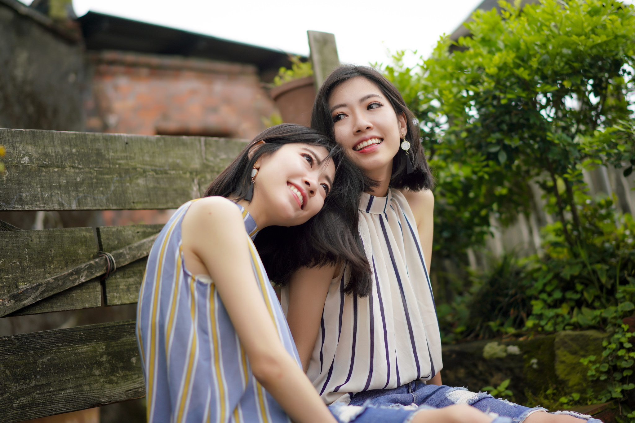 无袖装姐妹花大小乔与自然合一